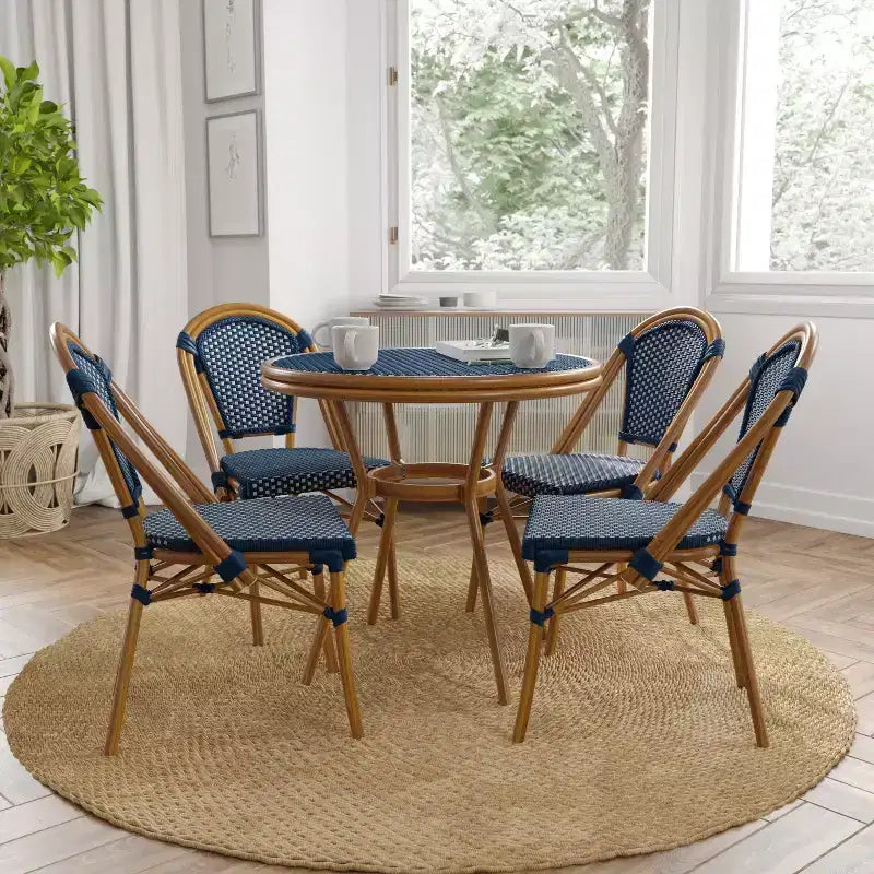 Table et chaises style bistrot — Comprenant un plateau en verre et une fabrication en osier PE