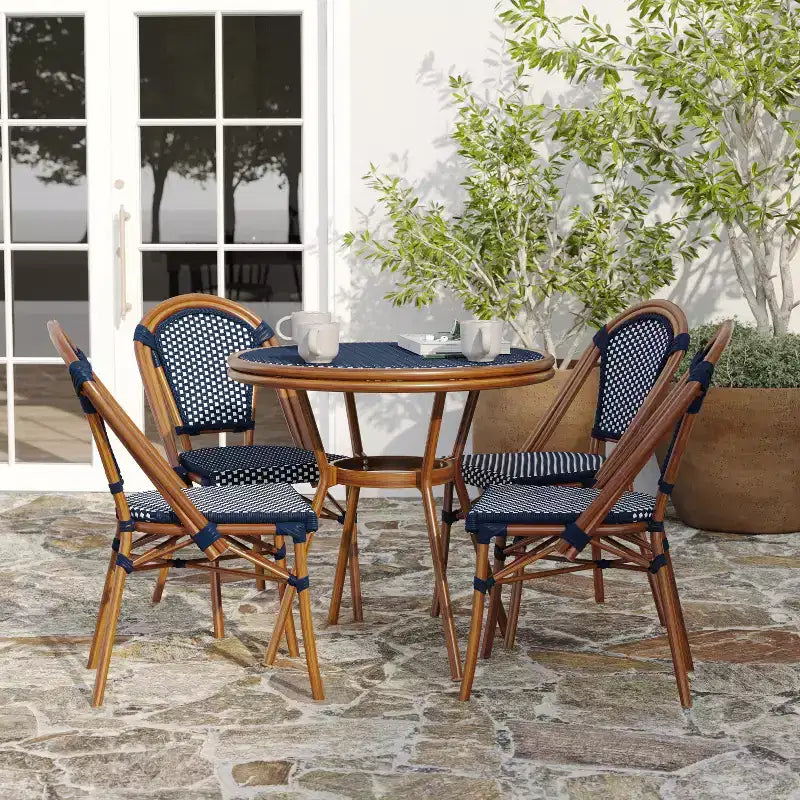 Table et chaises style bistrot — Comprenant un plateau en verre et une fabrication en osier PE