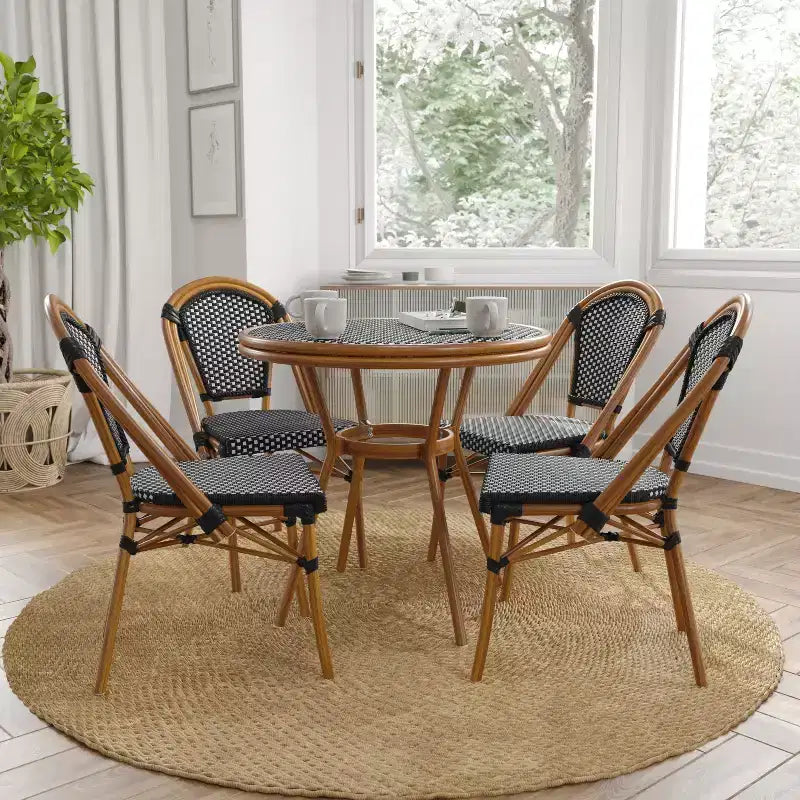 Table et chaises style bistrot — Comprenant un plateau en verre et une fabrication en osier PE